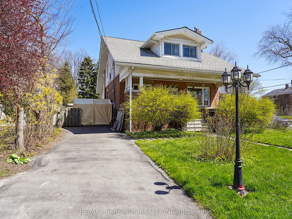 2585 Lake Shore Blvd W