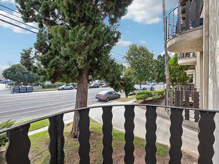 Steet-view balcony