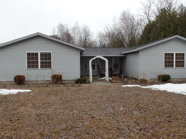 8810 Inverness Trail Rd, Cheboygan, MI 49721