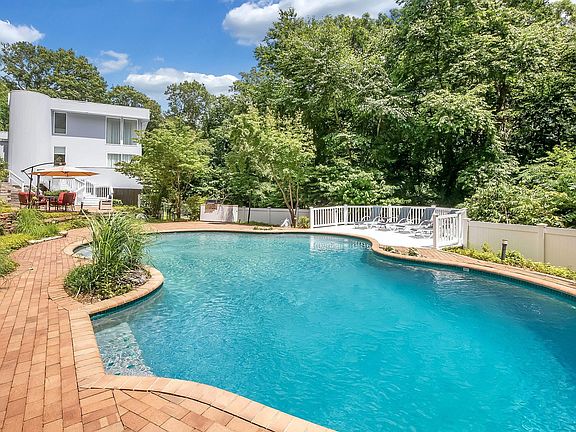 2nd image of 7 Saddle Ct