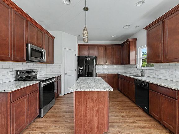 4th image of 406 Gianna Ln