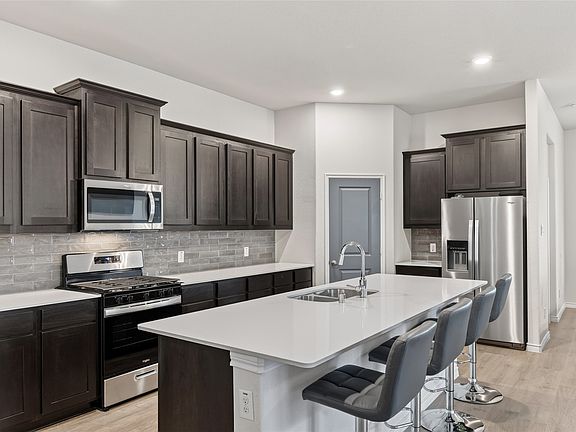 5th image of 2113 Stinnet St