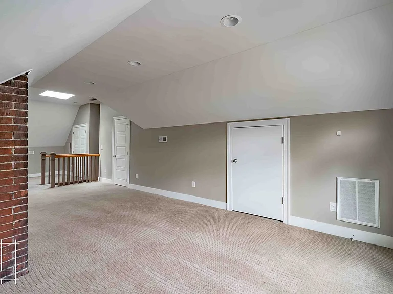 216 W. Hubbard Ave — Photo 33