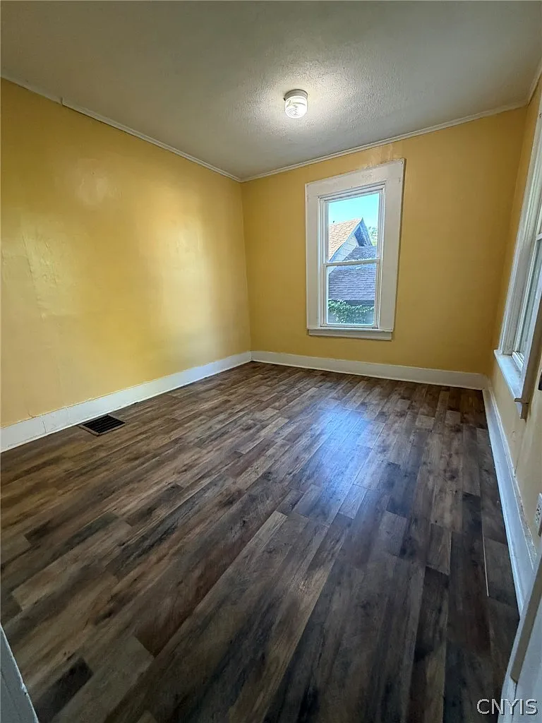 2 bed, 1.0 bath, 848 sqft, $1,250 — Photo 2