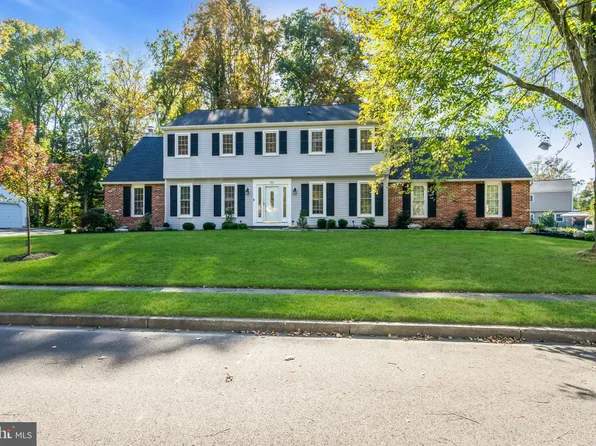 581 Nottingham Dr, Yardley, PA 19067