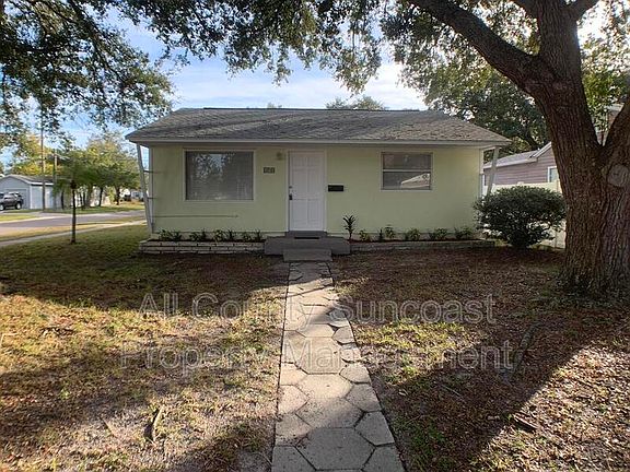 5th image of 800 52nd Ave N
