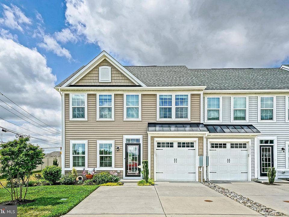 1st image of 33107 Whitecap Ln