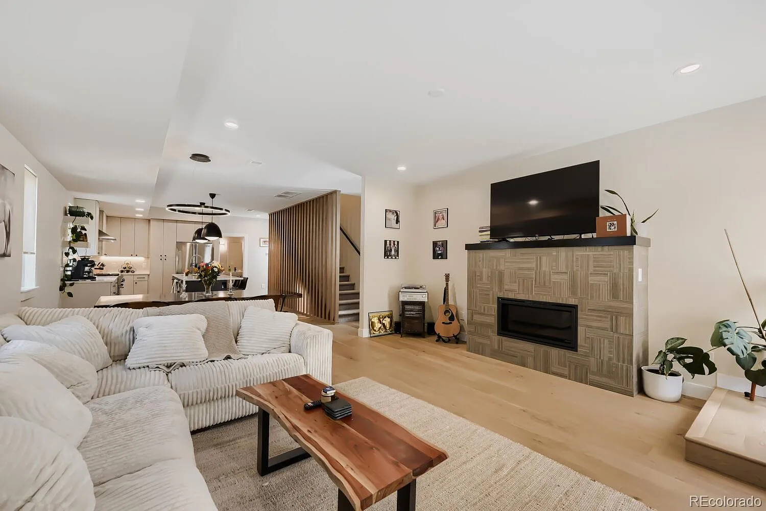 3 bed, 3.0 bath, 2241 sqft, $5,000 — Photo 3