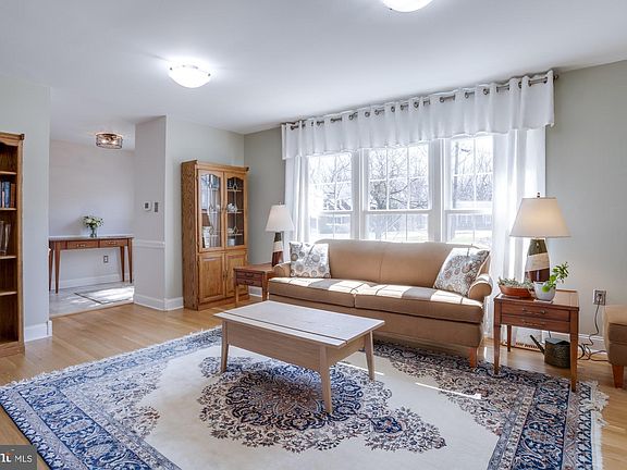 3rd image of 9512 Saint Charles Pl