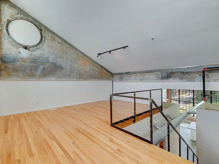 2327 Texas Ave — Photo 6
