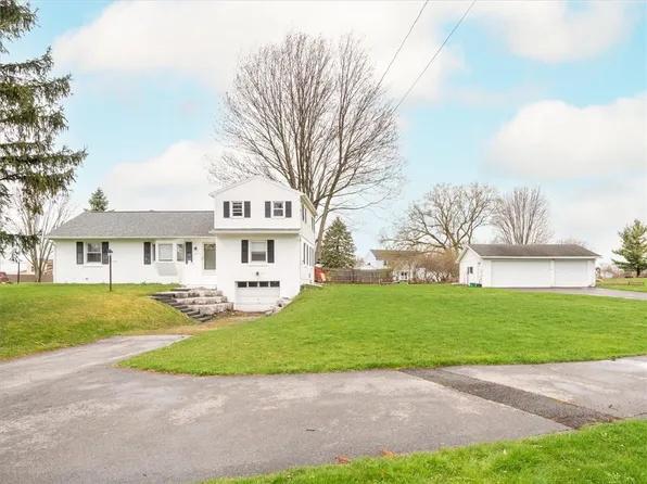1451 Pinnacle Rd, Henrietta, NY 14467