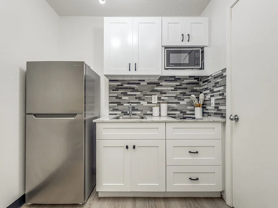 A clean, compact kitchen that covers your everyday basics.