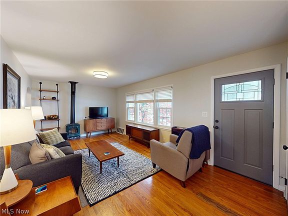 4th image of 1443 Union St