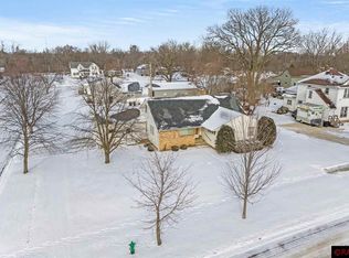 305 E 2nd St, Blue Earth, MN 56013