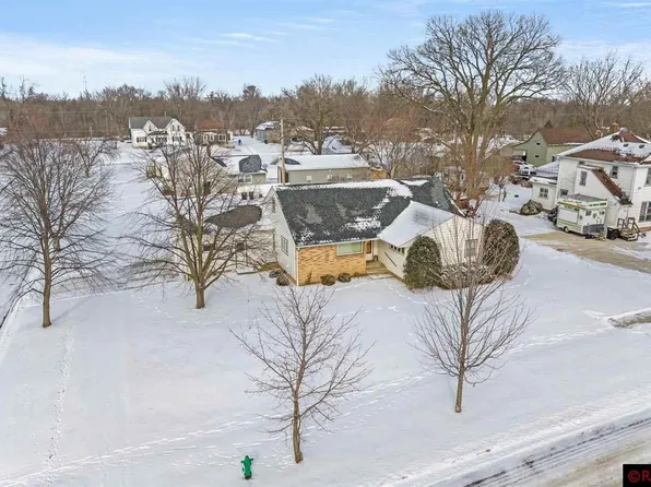 305 E 2nd St, Blue Earth, MN 56013