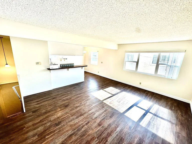 737 Center Pl — Photo 3