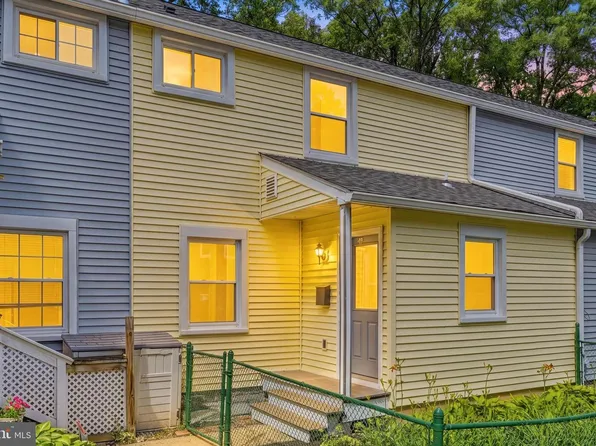 15 Laurel Hill Rd, Greenbelt, MD 20770