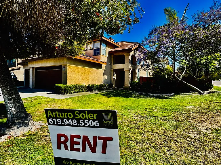 1100 Corrales Ln — Photo 1