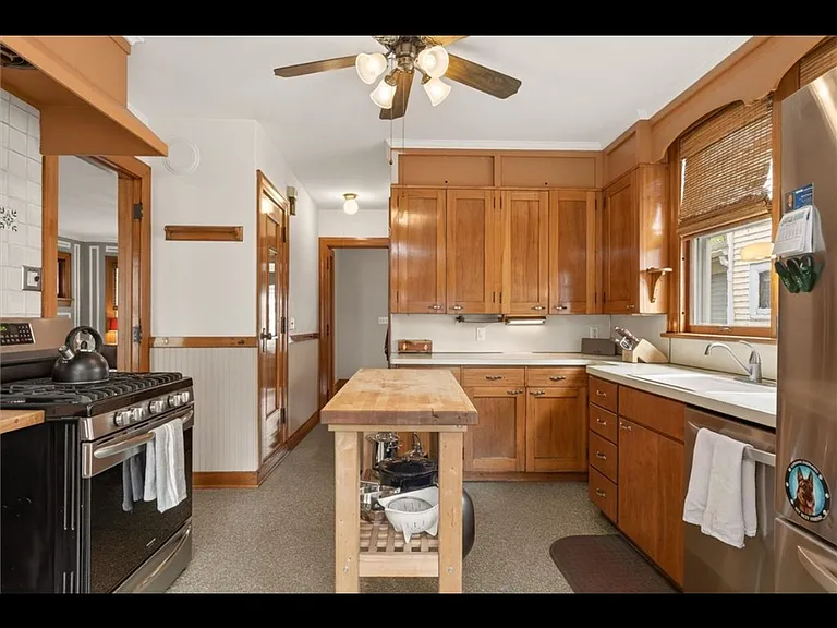 142 Washburn Park — Photo 18