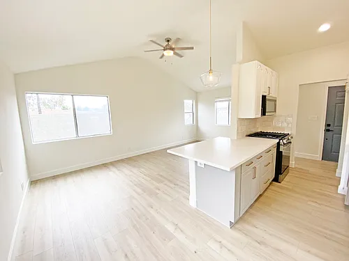 1025 Madrid Ave — Photo 3