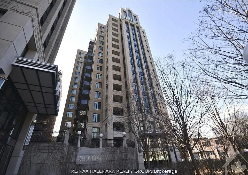 245 Kent St #302