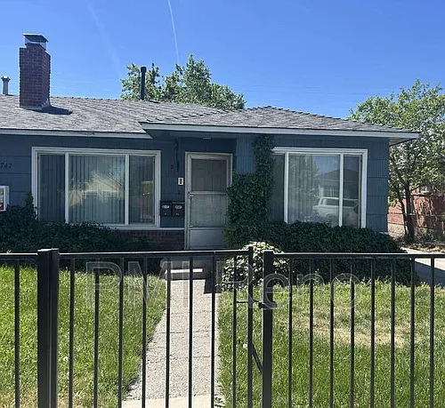 1747 C St #B Photo 1