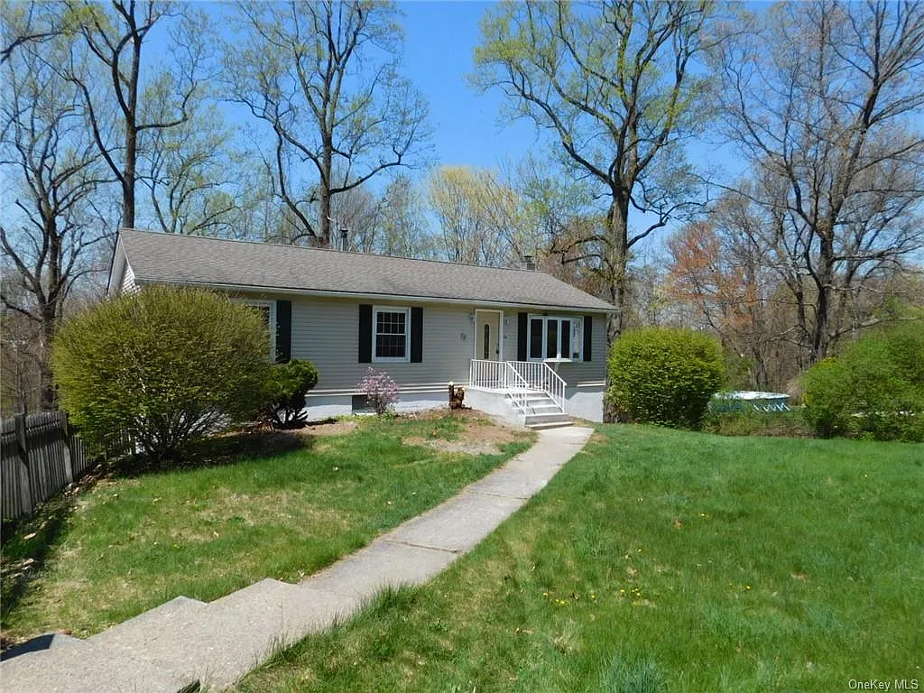 10 Colleen Ln photo 1