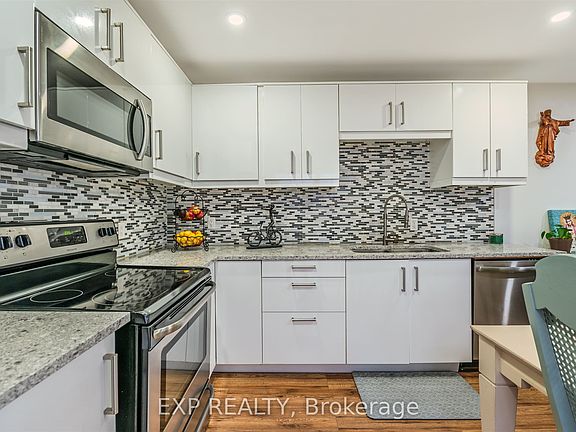 2nd image of 829 Athol St