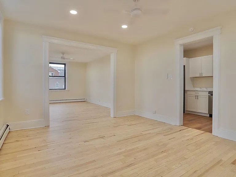 327 8th St #7 — Photo 7