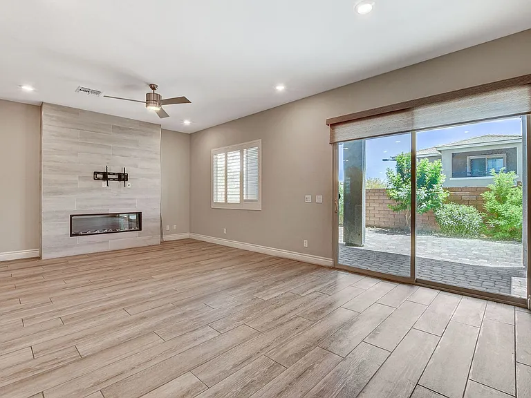 4124 Elegant Chateau St — Photo 18