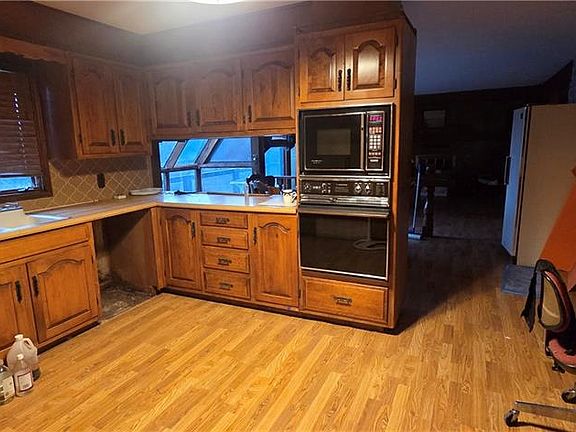 3rd image of 939 E 1264th Rd