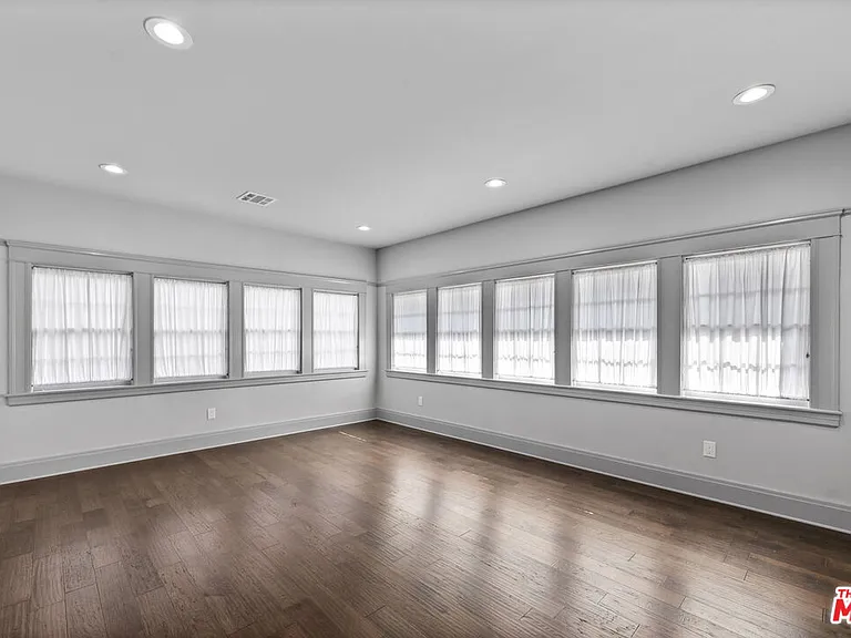 344 S Kingsley Dr — Photo 16