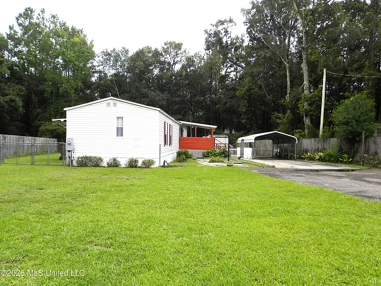18265 Robin Oaks Dr — Photo 2