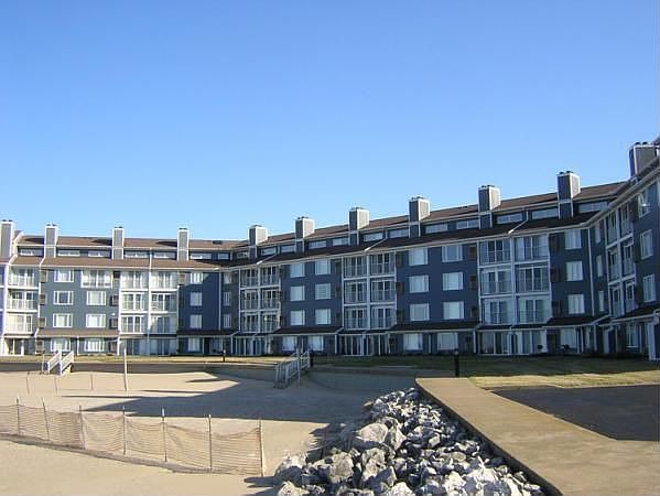 2nd image of 1909 E Harbor Rd APT 305E