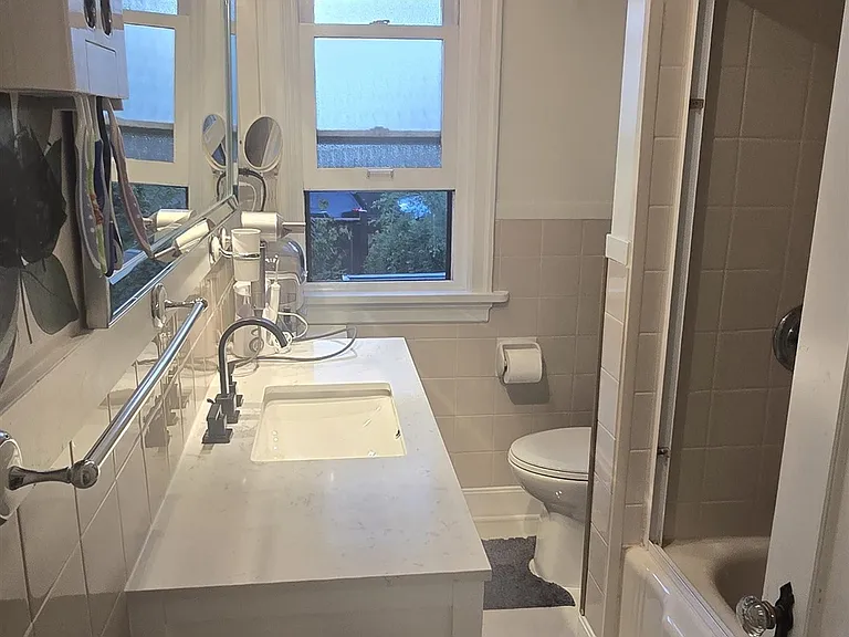 407 Saint George St — Photo 27