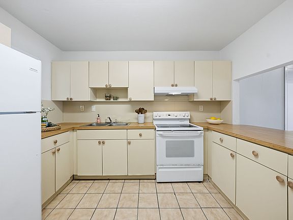 2nd image of 305 W 68th St APT 206