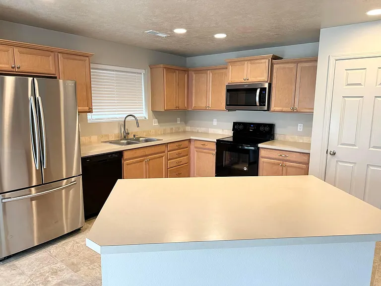4708 N Alester Ave — Photo 3