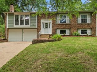 766 La Feil Dr, Ballwin, MO 63021