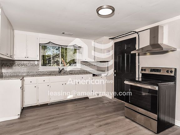 719228_005_wm_-_kitchen_13443954.jpg