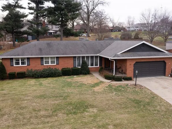 18 Stonecrest Ter, Saint Joseph, MO 64506