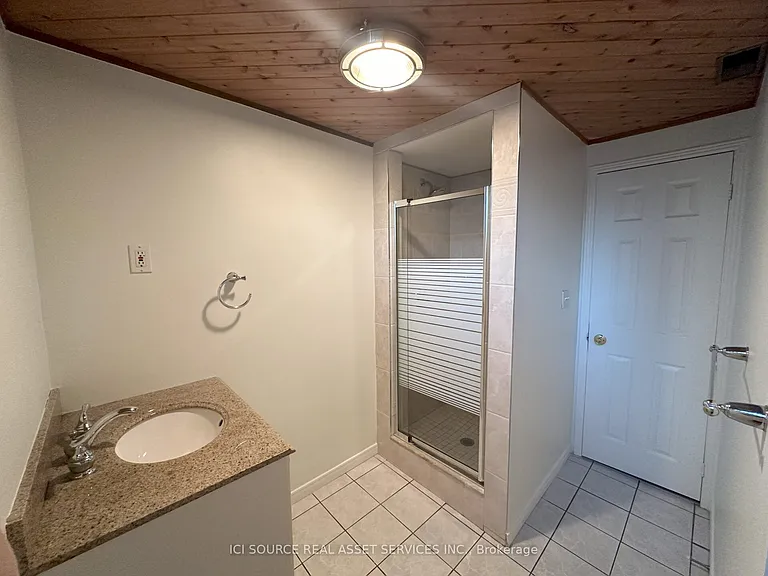 570 Wingrove Cres — Photo 12