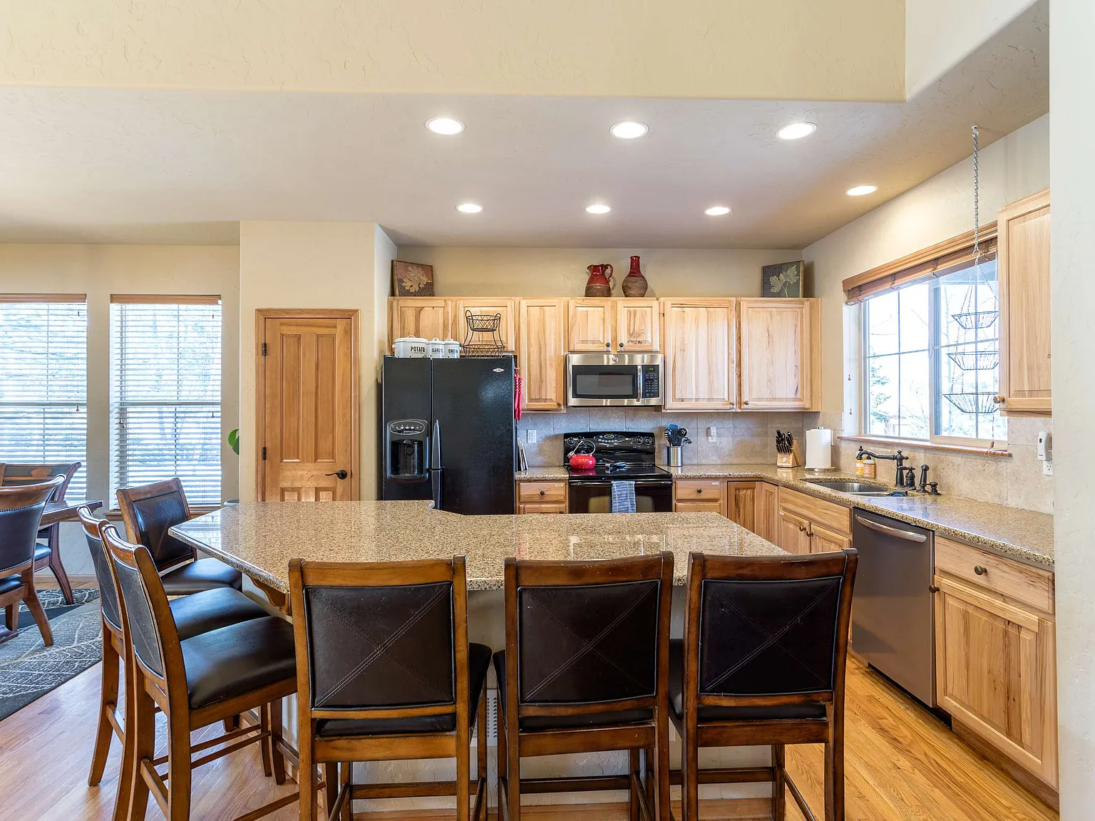 4 bed, 2309 sqft, $6,500 — Photo 3