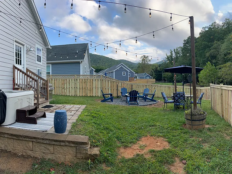 1208 Seven Sisters Ln — Photo 46