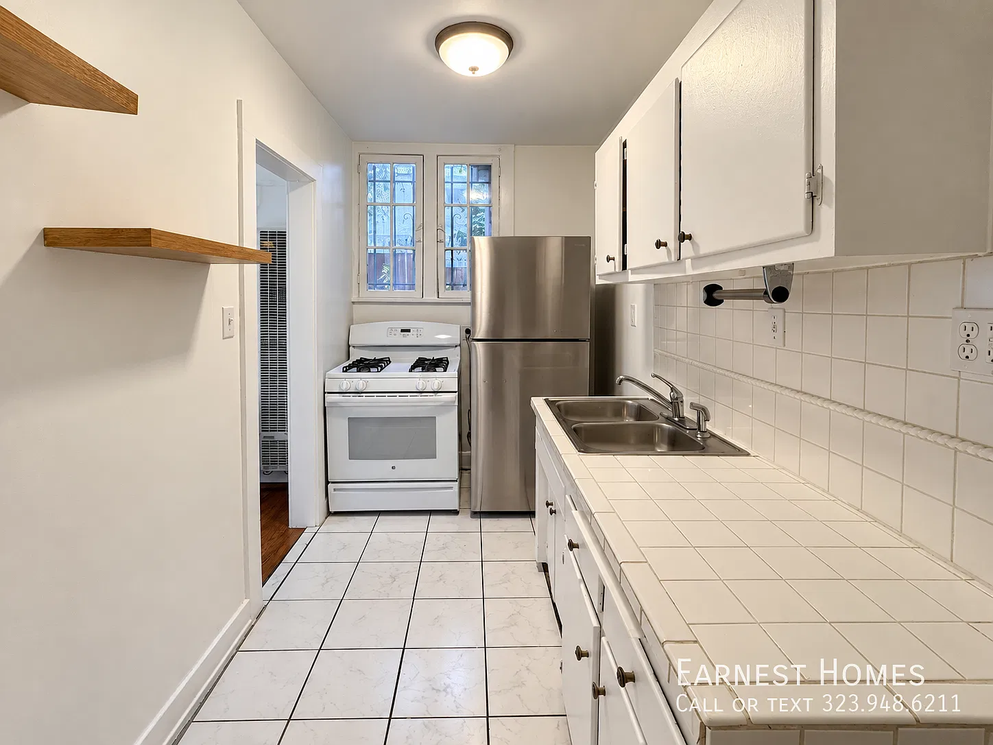 1 + 1 Classic Hollywood Charm with Hardwood Floors & a Private Patio — Photo 3