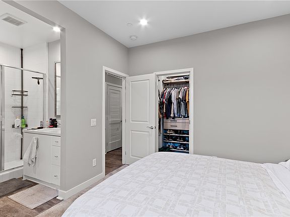 2nd image of 1215 W Bushell St