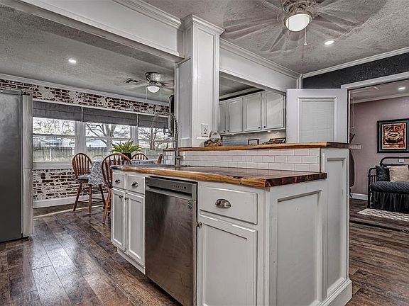 3rd image of 905 Lee Ave
