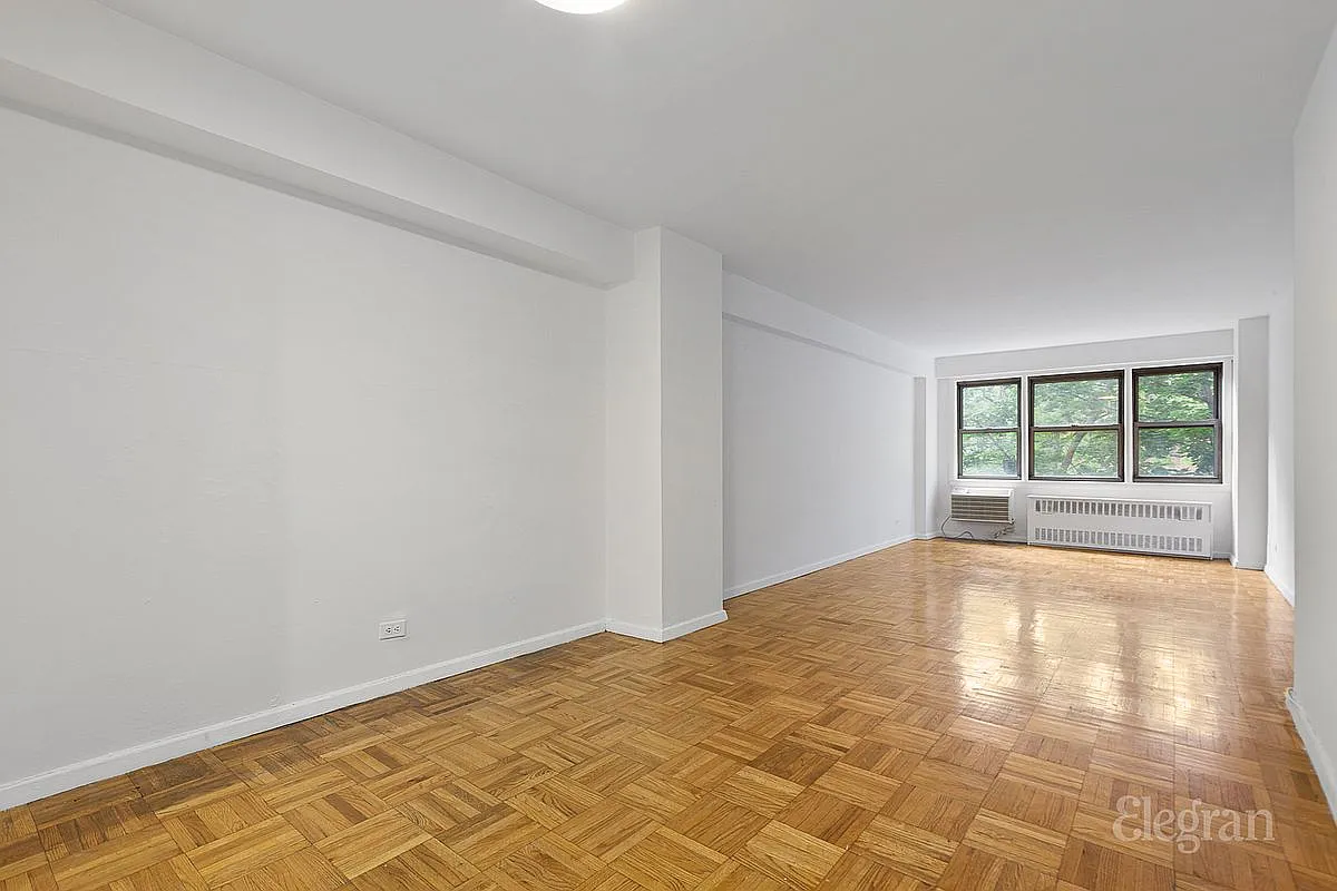 150 E 37th St APT 4B photo 1