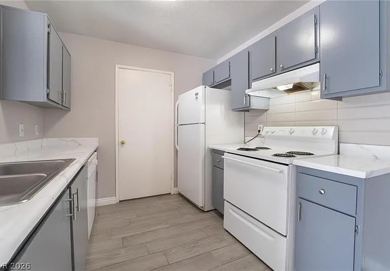 221 Mission Catalina Ln #102 — Photo 4