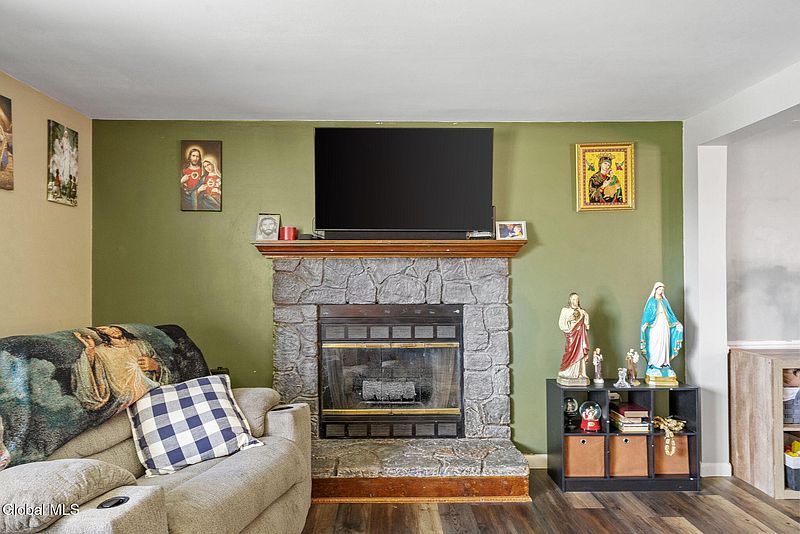 5th image of 29 Winnie Avenue