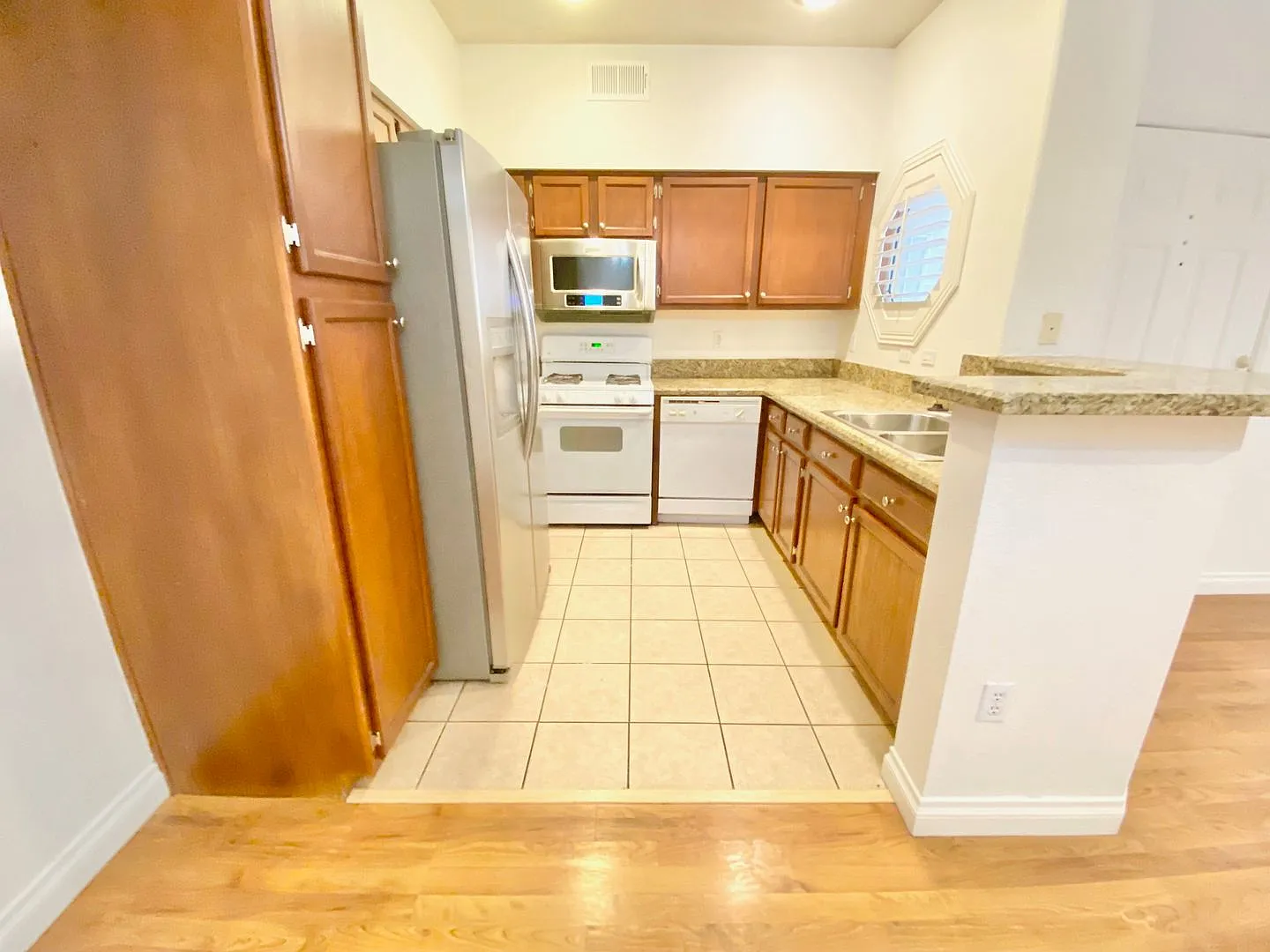 Cute 1st Floor Condo Unit, 1 Bedroom / 1 Full Bath, In A Gated Community! Community Features A Po... — Photo 4
